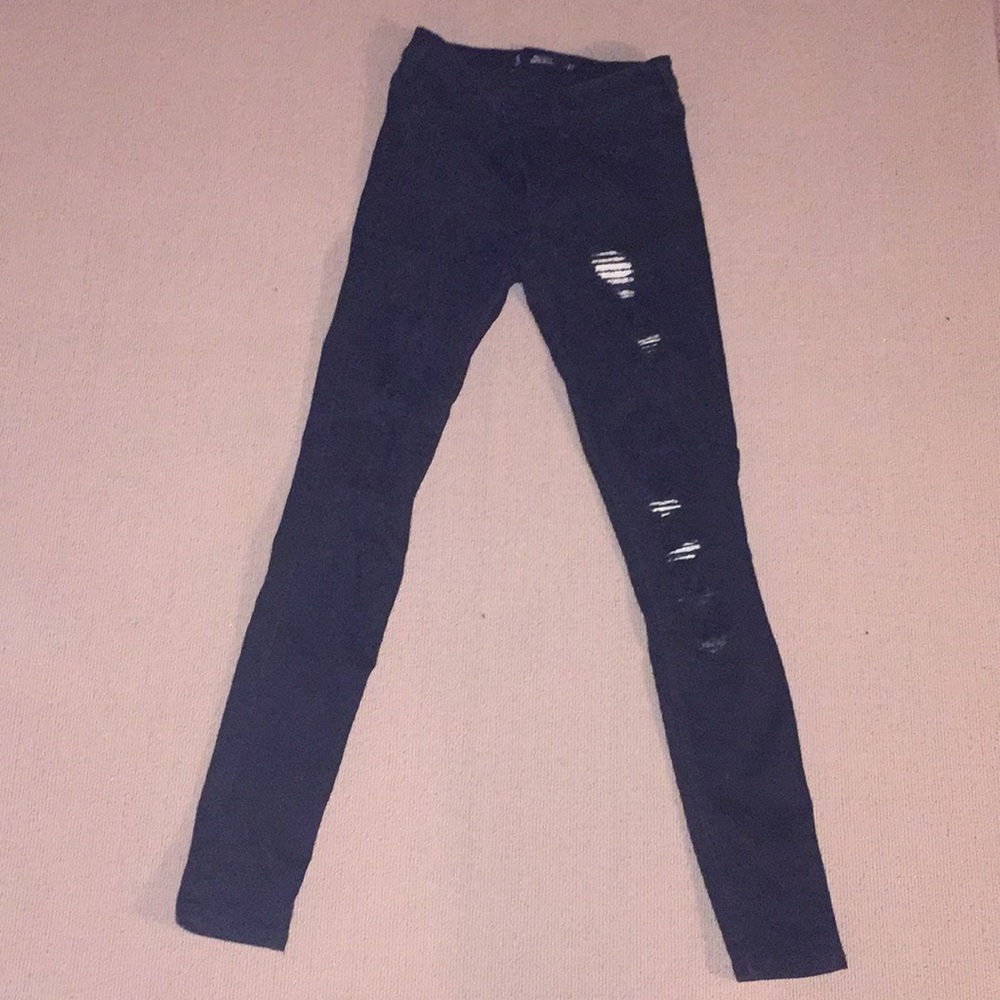 BRAND NEW Hollister skinny destroyed jeans!